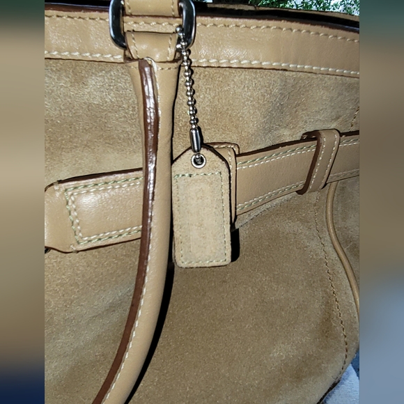 COACH Hamptons Tan Cowhide Suede Tote Handbag. - Picture 11 of 16